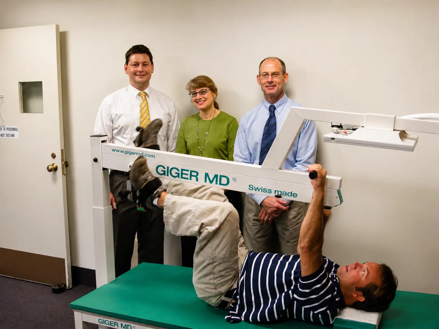 GIGER® MD® Querschnittlähmung-Therapie mit Fachpersonal in einer Rehabilitationsklinik in Grand Rapids, USA
