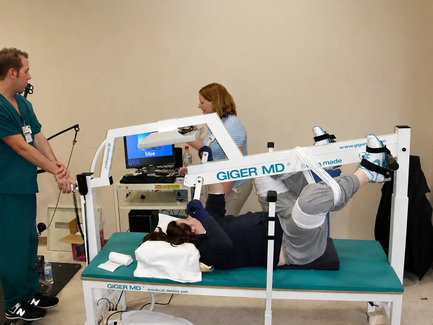 GIGER® MD® Therapieanwendung bei Querschnittlähmung mit medizinischem Team und Softwareauswertung in Indianapolis, USA